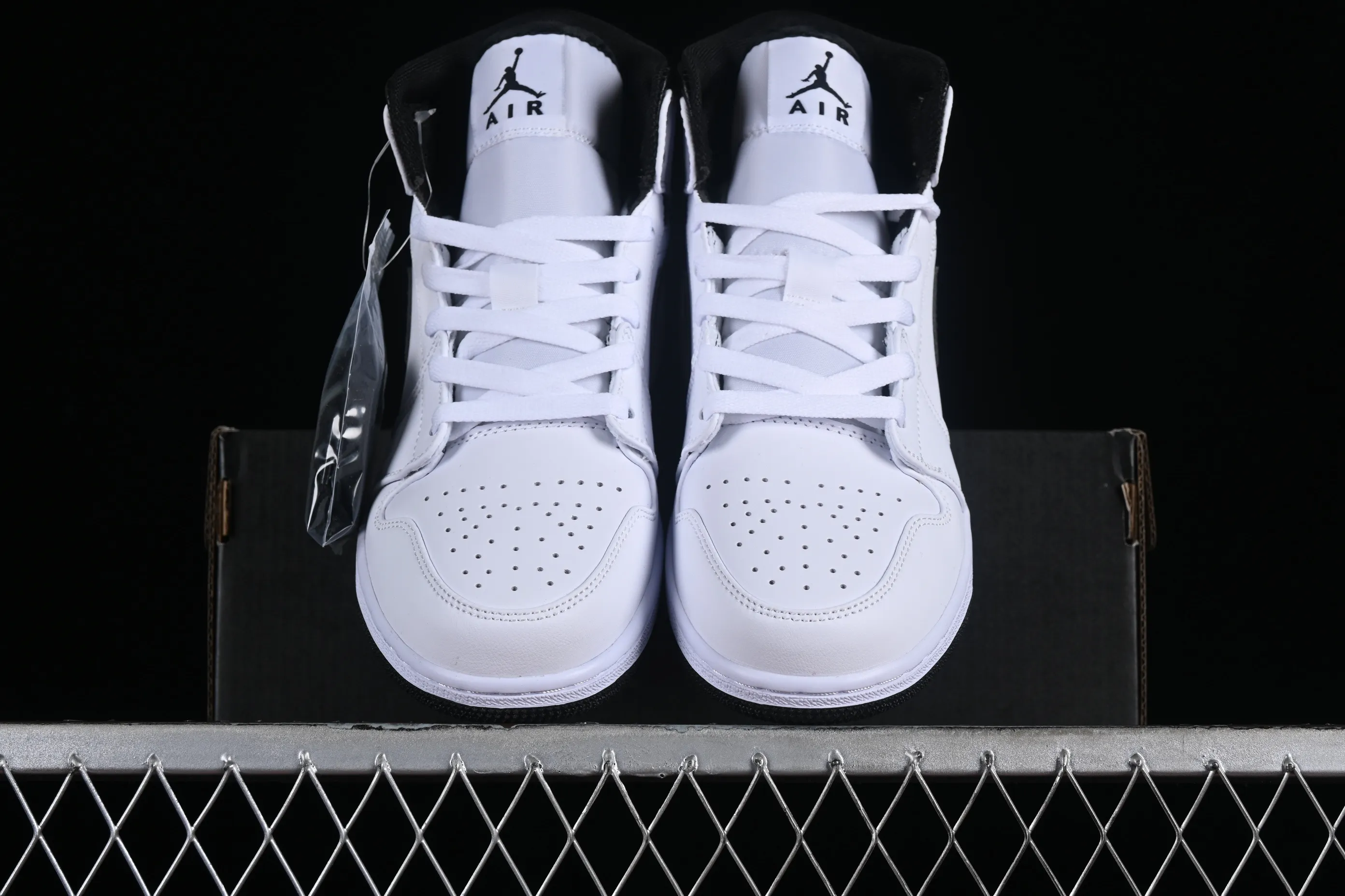 All categories Air Jordan Jordan series basketball shoes Air Jordan 1 Mid Air Jordan 1 Mid AJ1 Joe 1 classic white and black Chinese culture and leisure sneakers DQ8423-132